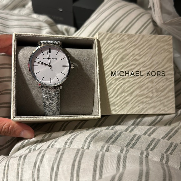 Michael Kors watch 42mm silver Stainless Steel Case silver Silicone Band 3 atm